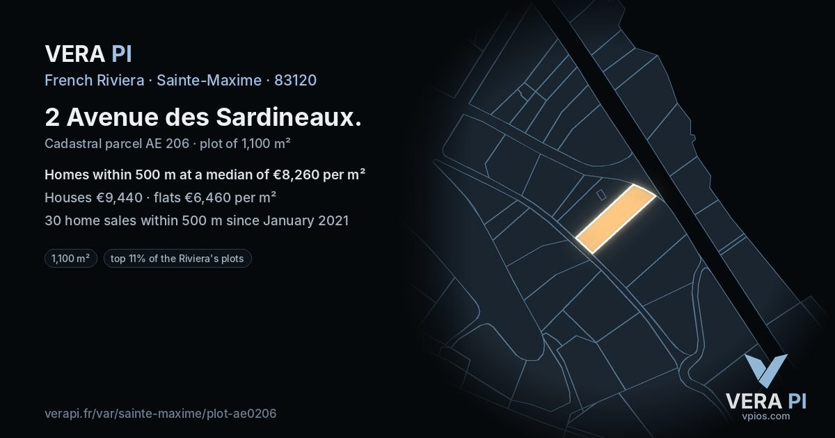 2 Avenue des Sardineaux, Sainte-Maxime at night – the plot lit, the parcels around coloured by the prices near them