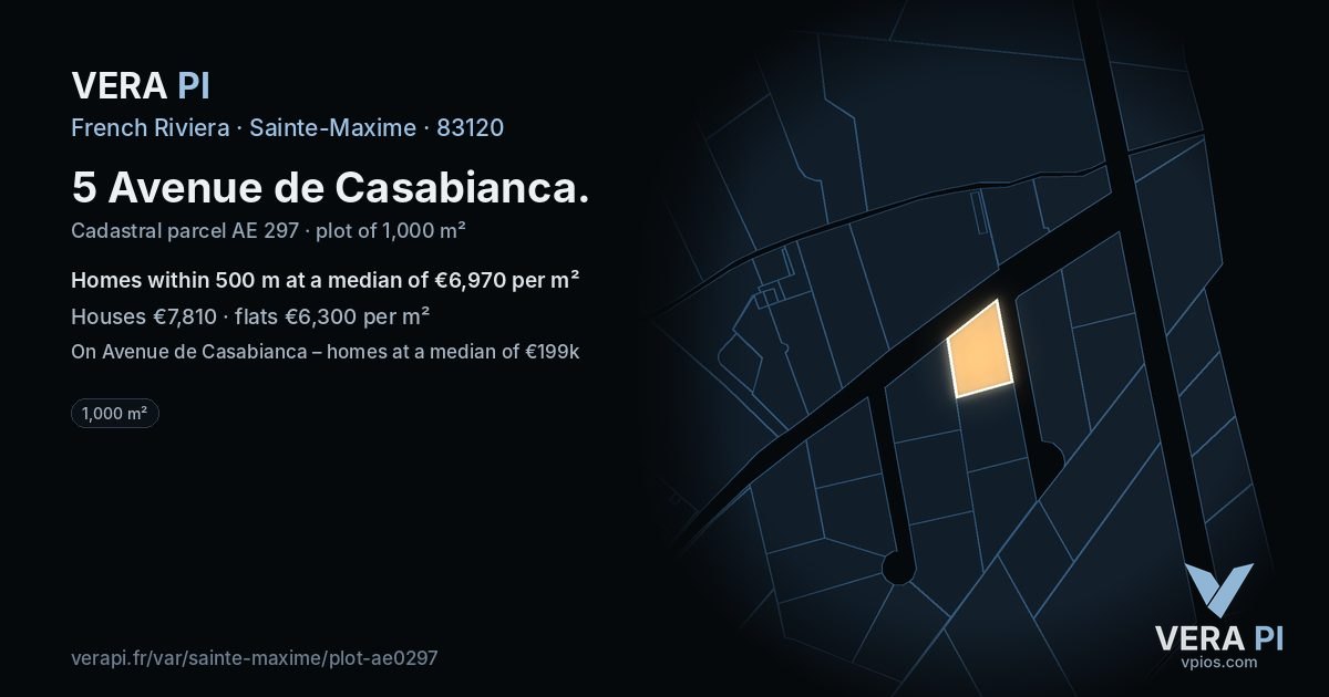 5 Avenue de Casabianca, Sainte-Maxime at night – the plot lit, the parcels around coloured by the prices near them