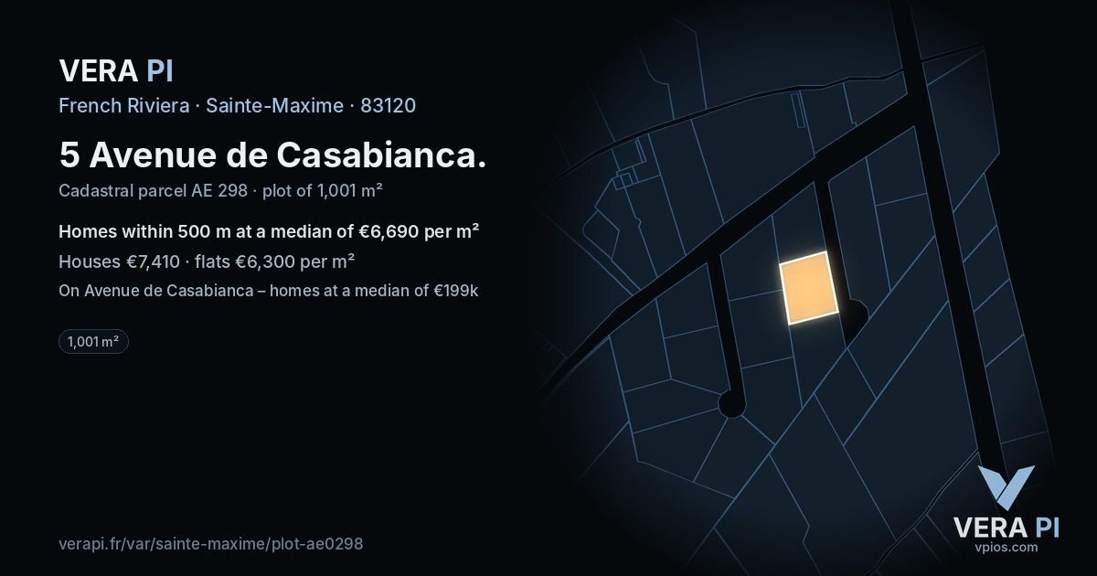 5 Avenue de Casabianca, Sainte-Maxime at night – the plot lit, the parcels around coloured by the prices near them