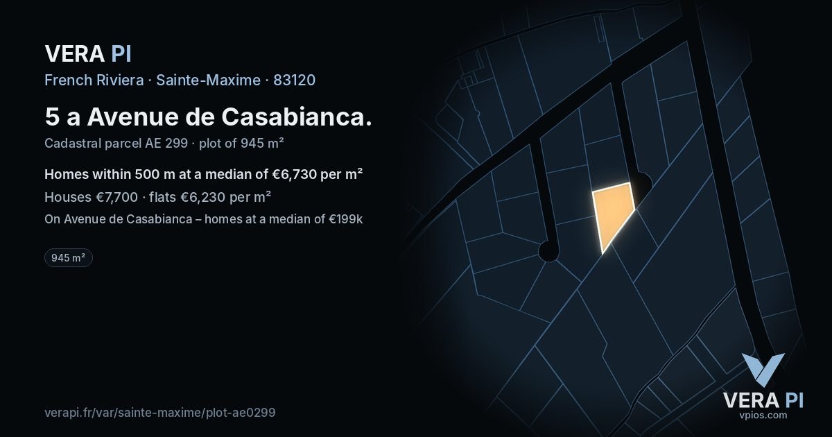 5 a Avenue de Casabianca, Sainte-Maxime at night – the plot lit, the parcels around coloured by the prices near them