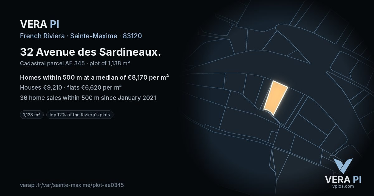 32 Avenue des Sardineaux, Sainte-Maxime at night – the plot lit, the parcels around coloured by the prices near them