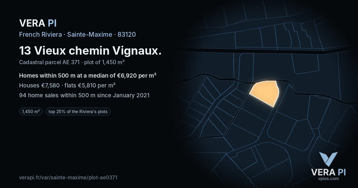 13 Vieux chemin Vignaux, Sainte-Maxime at night – the plot lit, the parcels around coloured by the prices near them
