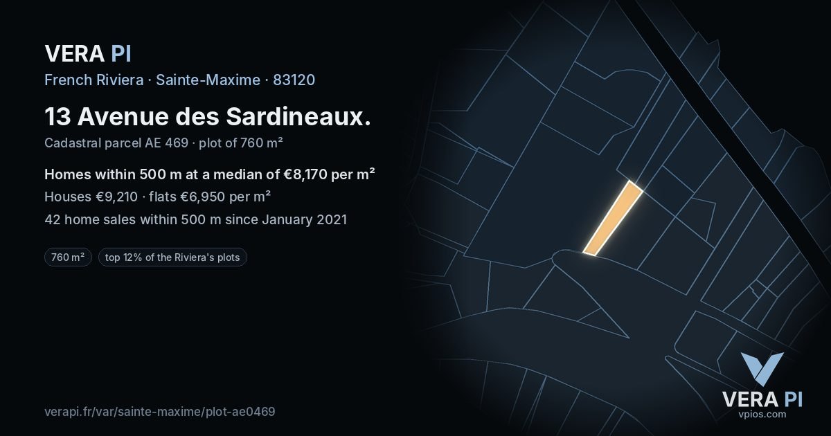 13 Avenue des Sardineaux, Sainte-Maxime at night – the plot lit, the parcels around coloured by the prices near them