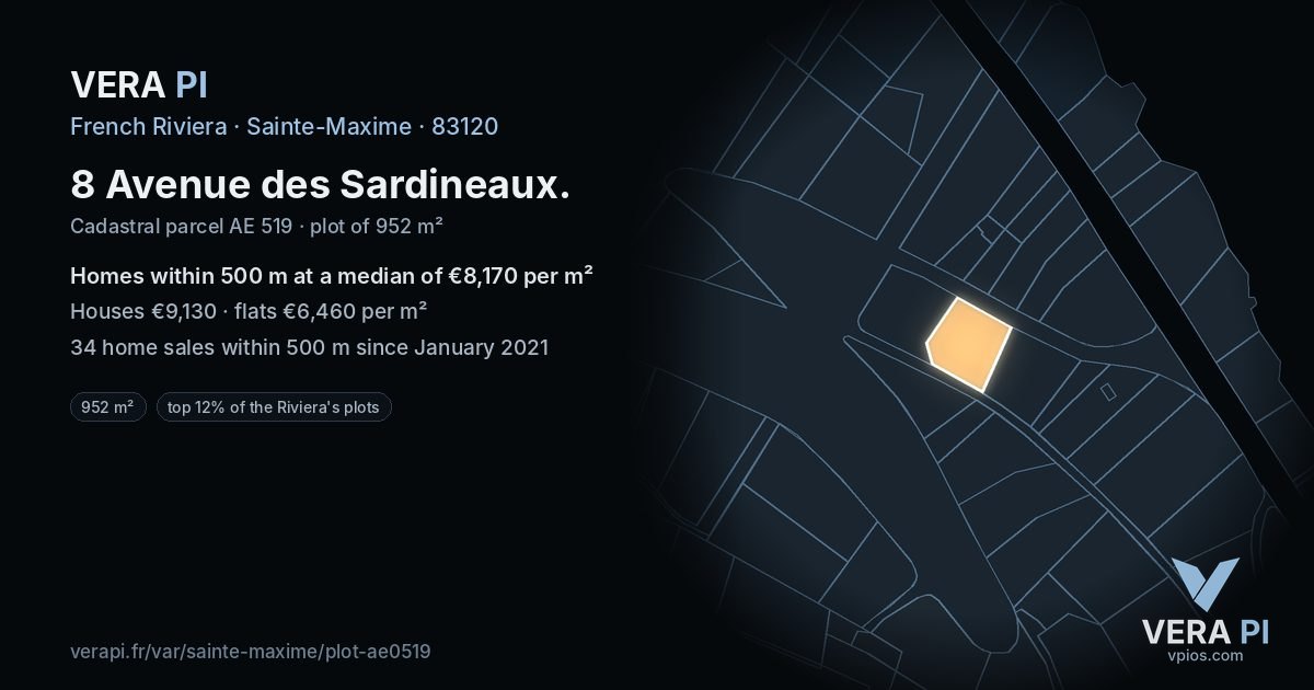 8 Avenue des Sardineaux, Sainte-Maxime at night – the plot lit, the parcels around coloured by the prices near them