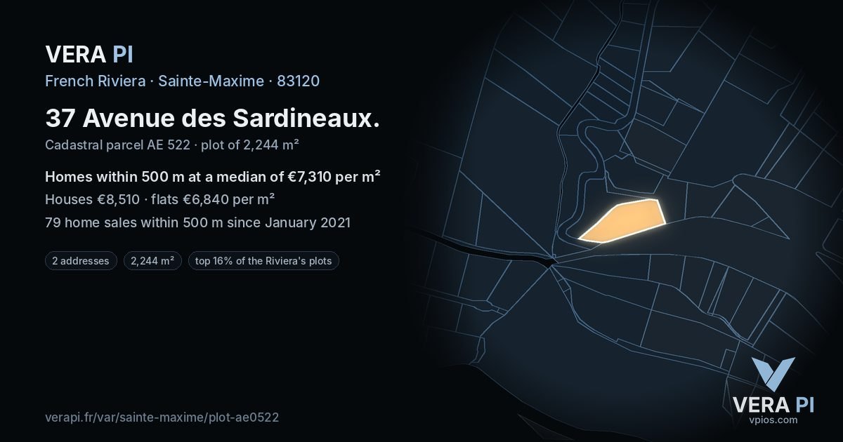 37 Avenue des Sardineaux, Sainte-Maxime at night – the plot lit, the parcels around coloured by the prices near them