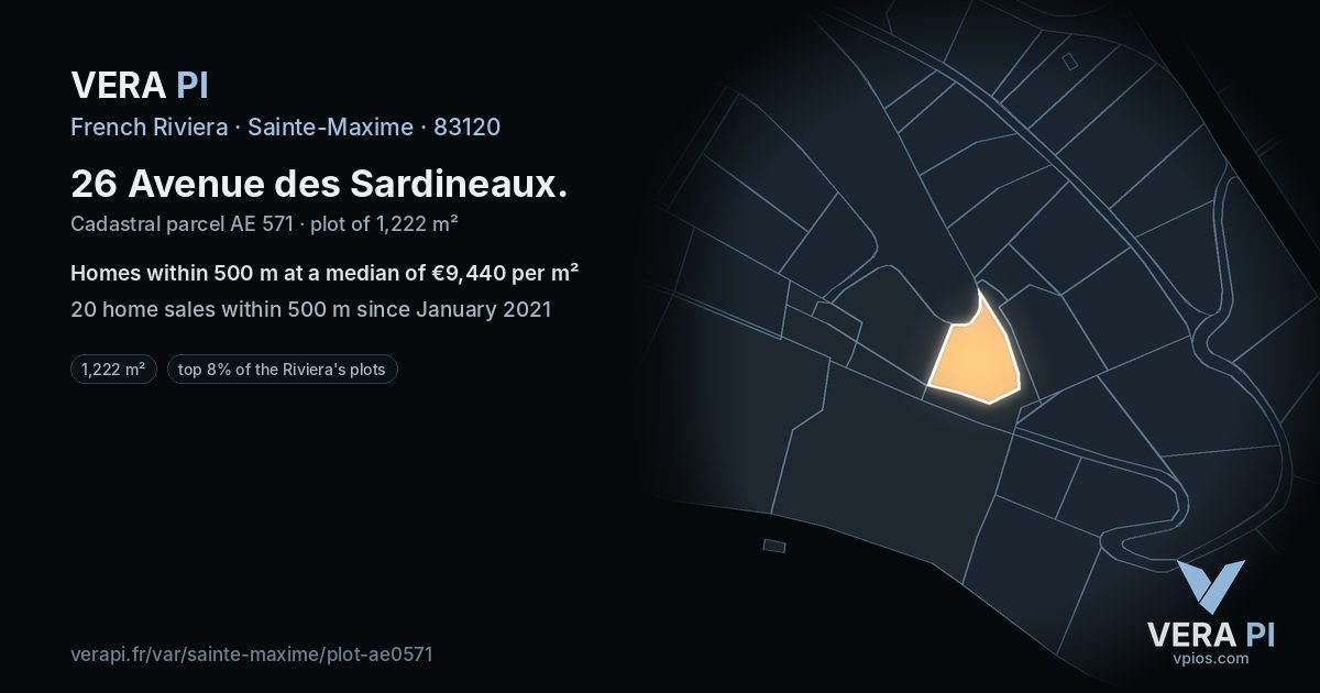 26 Avenue des Sardineaux, Sainte-Maxime at night – the plot lit, the parcels around coloured by the prices near them