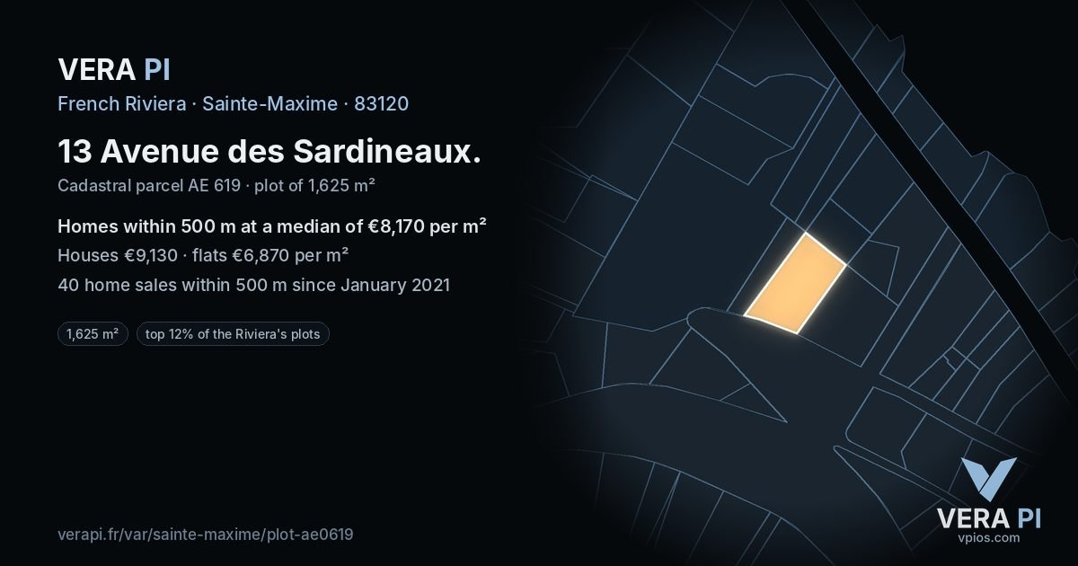 13 Avenue des Sardineaux, Sainte-Maxime at night – the plot lit, the parcels around coloured by the prices near them