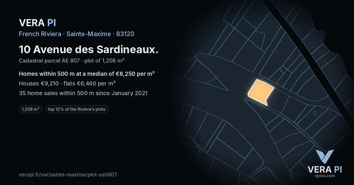 10 Avenue des Sardineaux, Sainte-Maxime at night – the plot lit, the parcels around coloured by the prices near them