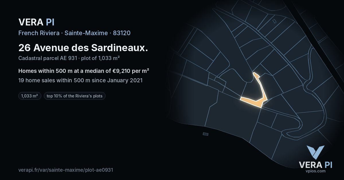 26 Avenue des Sardineaux, Sainte-Maxime at night – the plot lit, the parcels around coloured by the prices near them