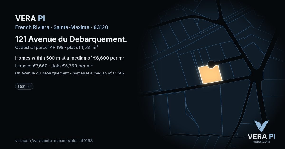 121 Avenue du Debarquement, Sainte-Maxime at night – the plot lit, the parcels around coloured by the prices near them