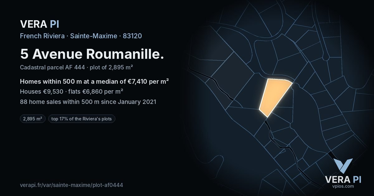 5 Avenue Roumanille, Sainte-Maxime at night – the plot lit, the parcels around coloured by the prices near them