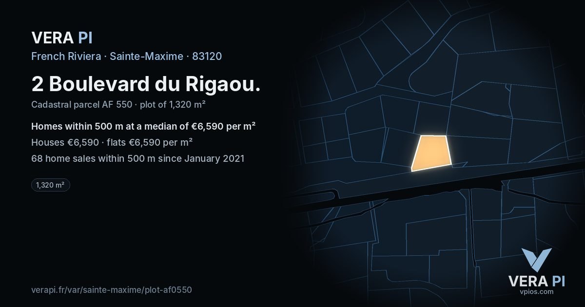 2 Boulevard du Rigaou, Sainte-Maxime at night – the plot lit, the parcels around coloured by the prices near them