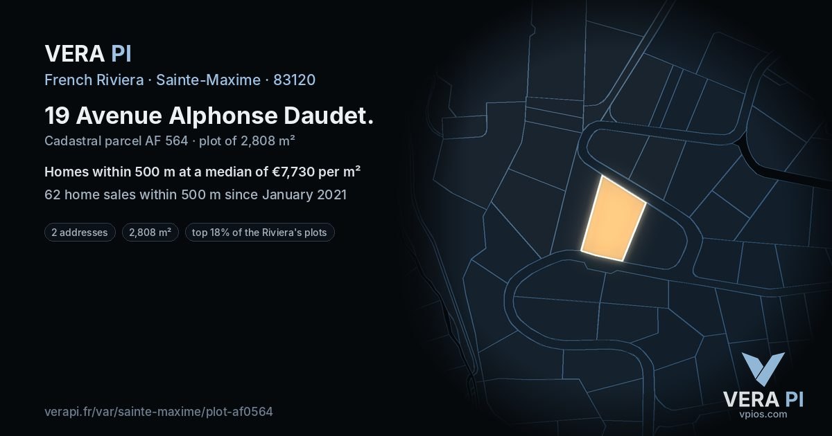 19 Avenue Alphonse Daudet, Sainte-Maxime at night – the plot lit, the parcels around coloured by the prices near them