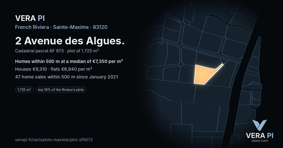 2 Avenue des Algues, Sainte-Maxime at night – the plot lit, the parcels around coloured by the prices near them