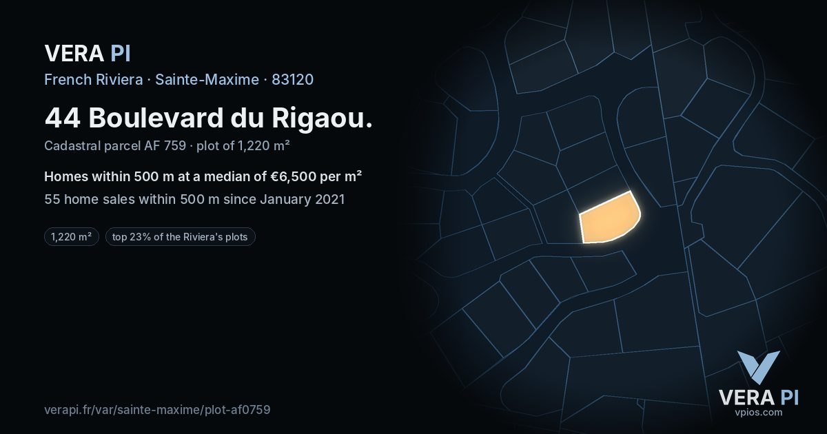 44 Boulevard du Rigaou, Sainte-Maxime at night – the plot lit, the parcels around coloured by the prices near them