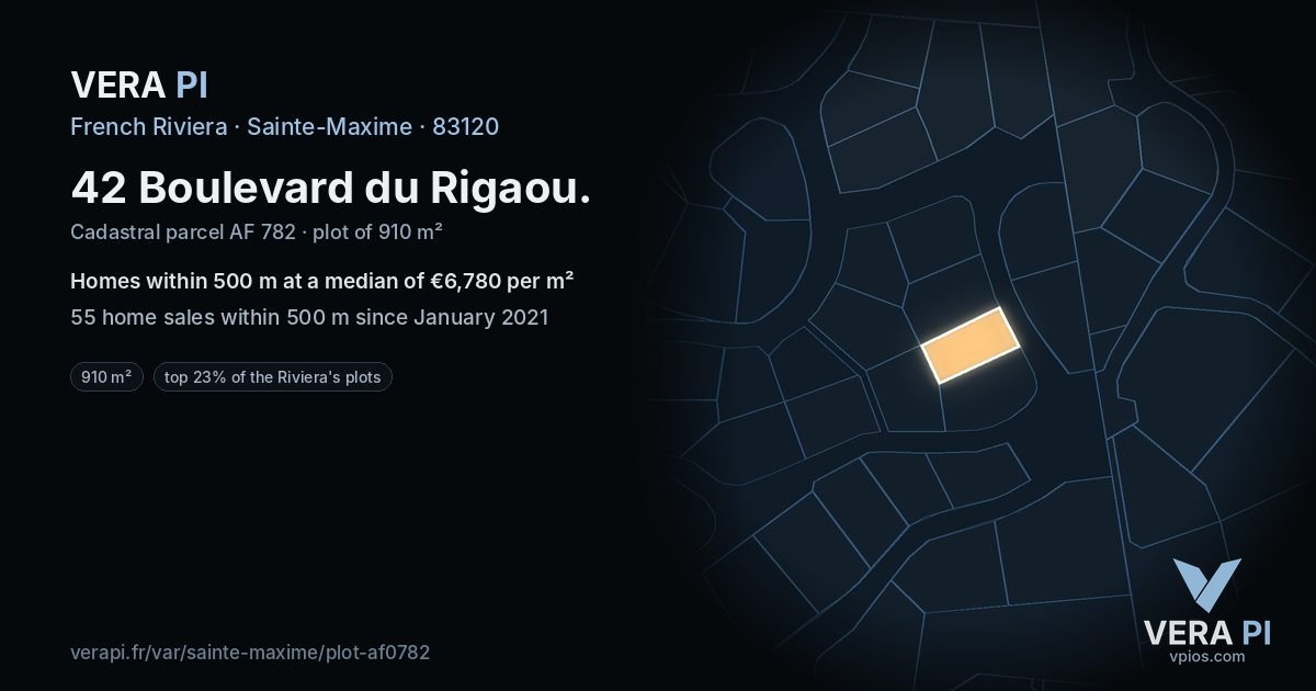 42 Boulevard du Rigaou, Sainte-Maxime at night – the plot lit, the parcels around coloured by the prices near them