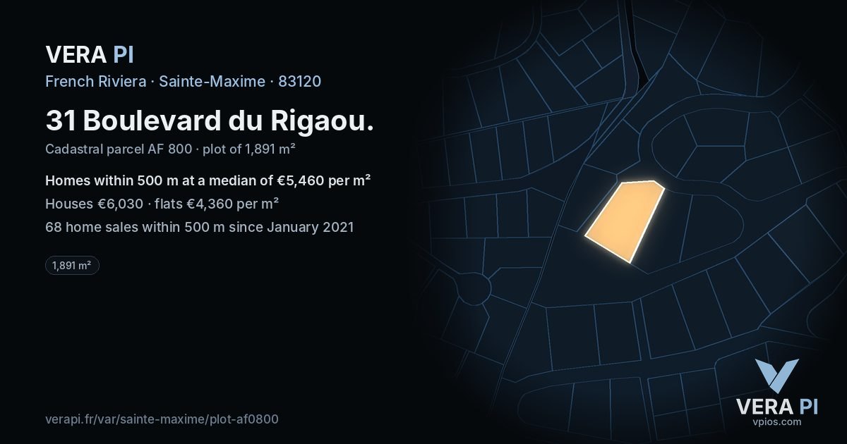 31 Boulevard du Rigaou, Sainte-Maxime at night – the plot lit, the parcels around coloured by the prices near them