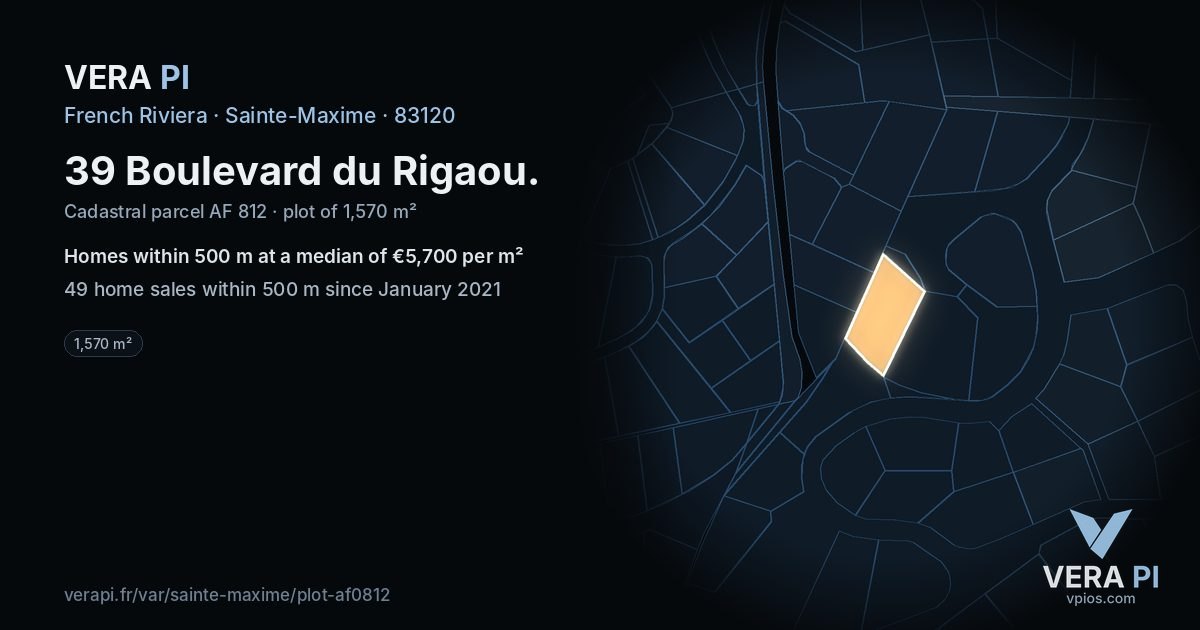 39 Boulevard du Rigaou, Sainte-Maxime at night – the plot lit, the parcels around coloured by the prices near them