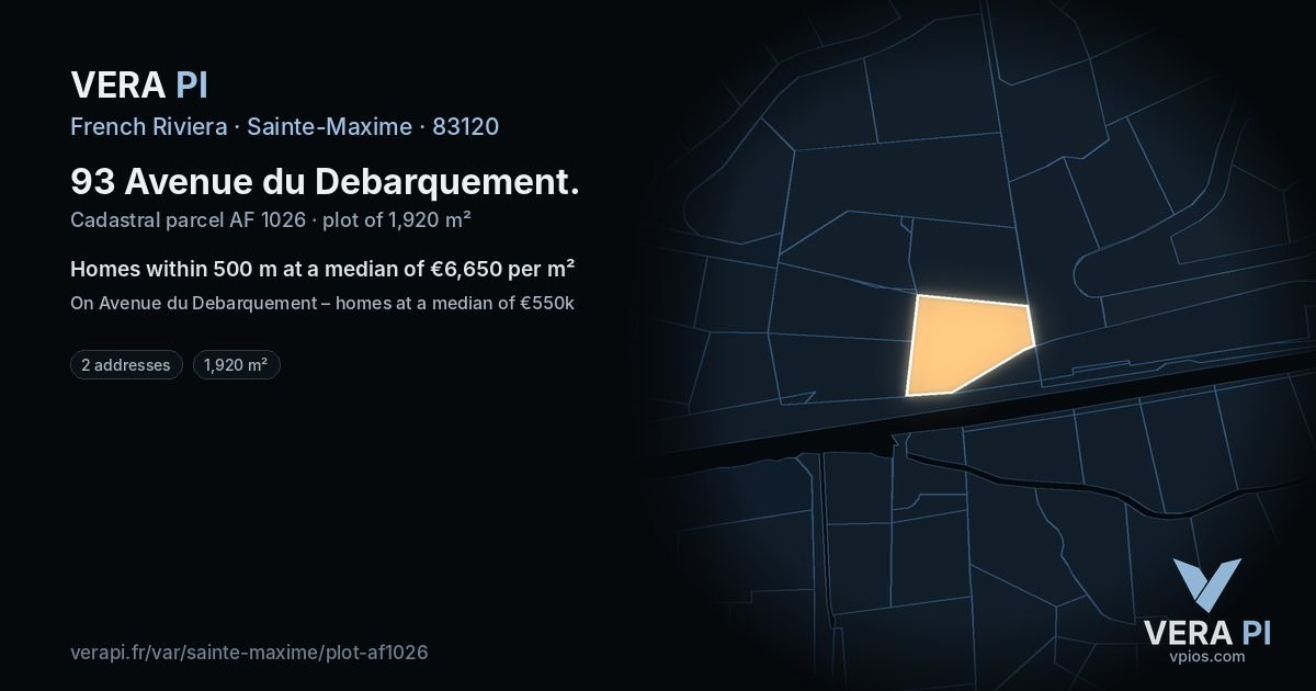 93 Avenue du Debarquement, Sainte-Maxime at night – the plot lit, the parcels around coloured by the prices near them