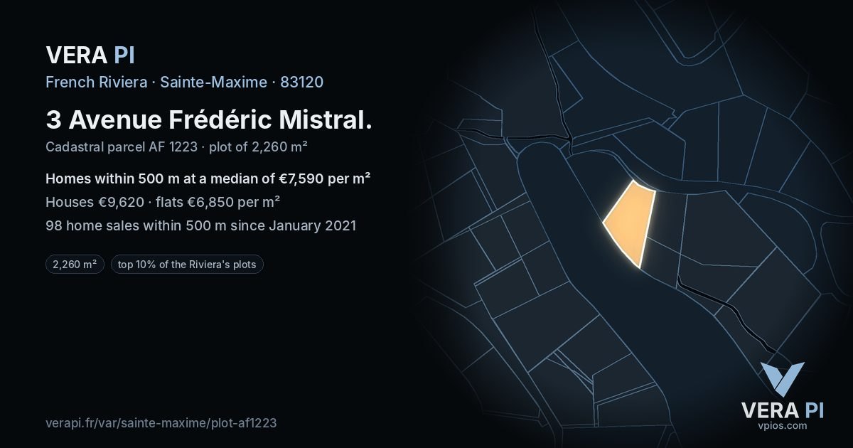 3 Avenue Frédéric Mistral, Sainte-Maxime at night – the plot lit, the parcels around coloured by the prices near them