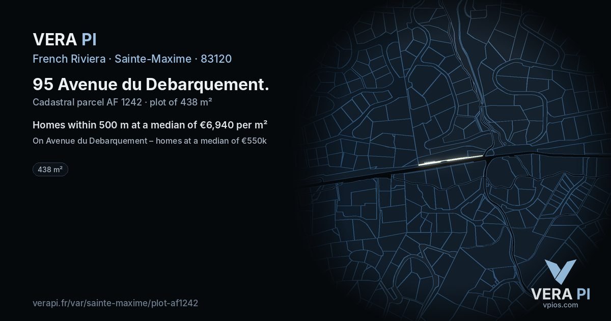 95 Avenue du Debarquement, Sainte-Maxime at night – the plot lit, the parcels around coloured by the prices near them