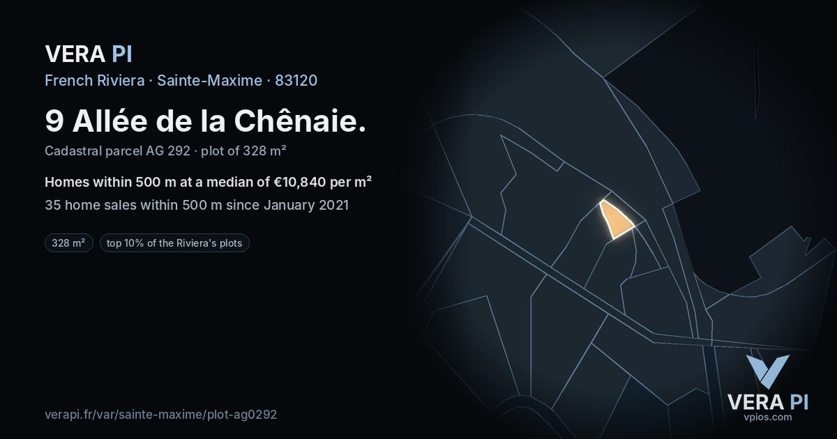 9 Allée de la Chênaie, Sainte-Maxime at night – the plot lit, the parcels around coloured by the prices near them