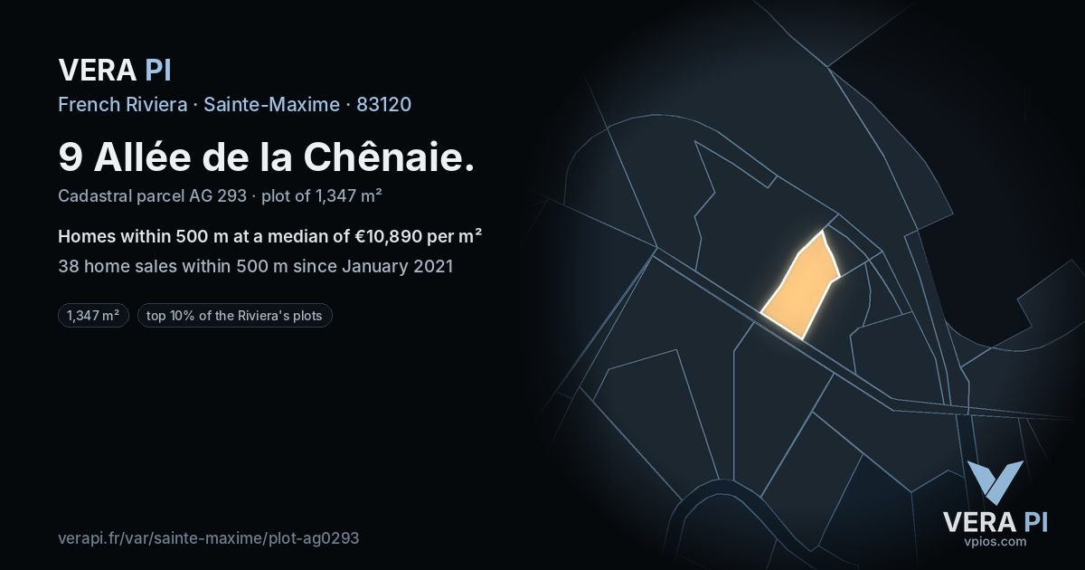 9 Allée de la Chênaie, Sainte-Maxime at night – the plot lit, the parcels around coloured by the prices near them