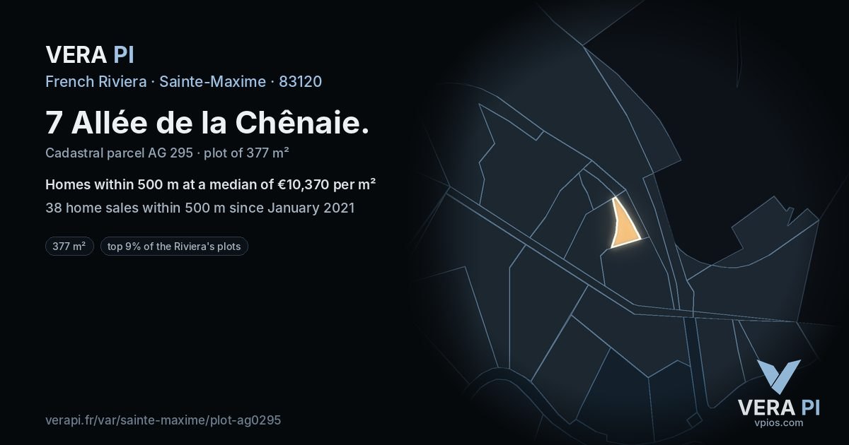 7 Allée de la Chênaie, Sainte-Maxime at night – the plot lit, the parcels around coloured by the prices near them