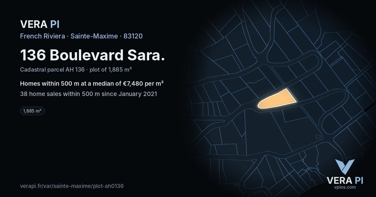 136 Boulevard Sara, Sainte-Maxime at night – the plot lit, the parcels around coloured by the prices near them