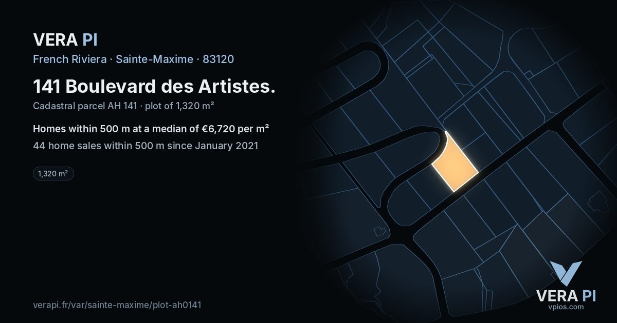 141 Boulevard des Artistes, Sainte-Maxime at night – the plot lit, the parcels around coloured by the prices near them