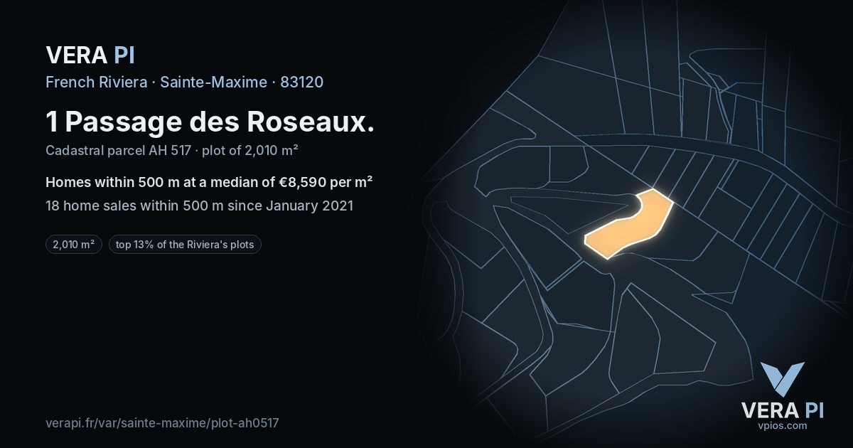 1 Passage des Roseaux, Sainte-Maxime at night – the plot lit, the parcels around coloured by the prices near them