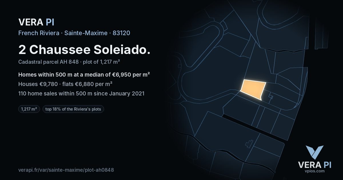 2 Chaussee Soleiado, Sainte-Maxime at night – the plot lit, the parcels around coloured by the prices near them