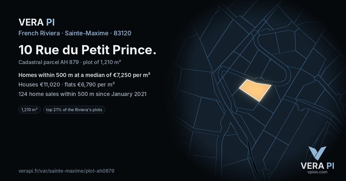 10 Rue du Petit Prince, Sainte-Maxime at night – the plot lit, the parcels around coloured by the prices near them