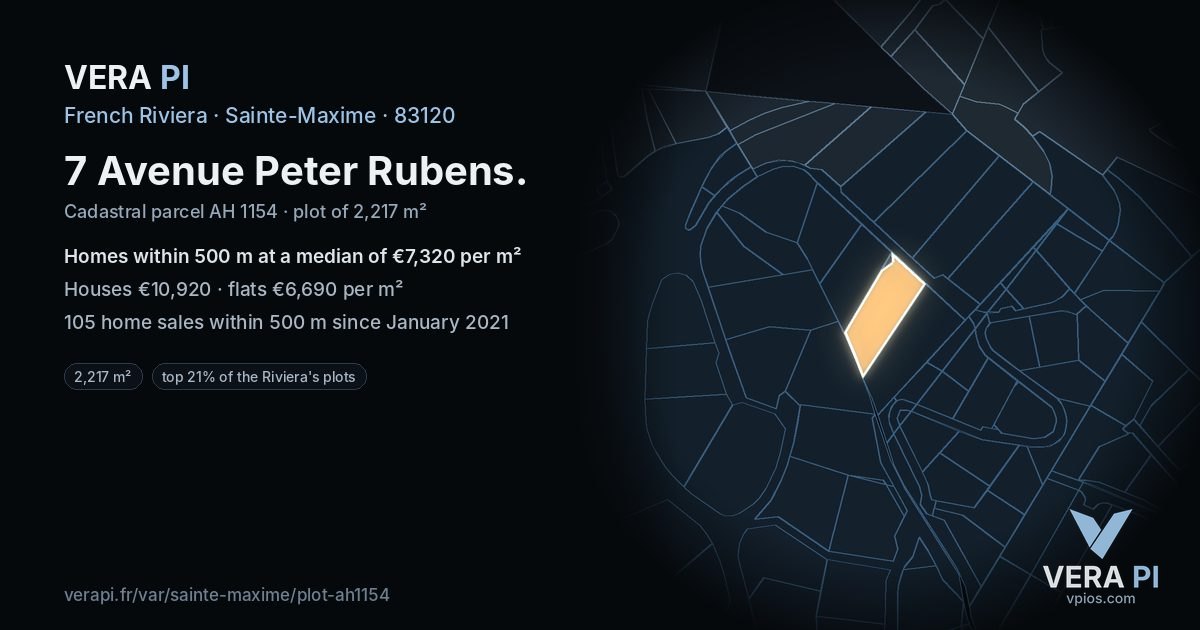 7 Avenue Peter Rubens, Sainte-Maxime at night – the plot lit, the parcels around coloured by the prices near them