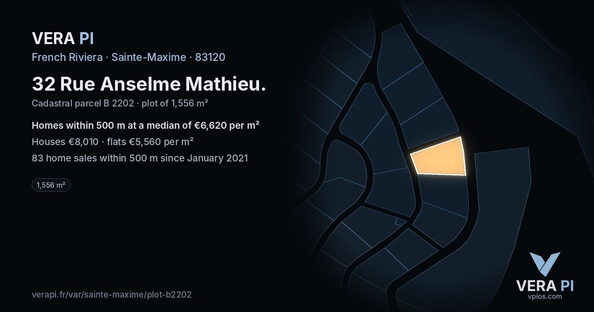 32 Rue Anselme Mathieu, Sainte-Maxime at night – the plot lit, the parcels around coloured by the prices near them