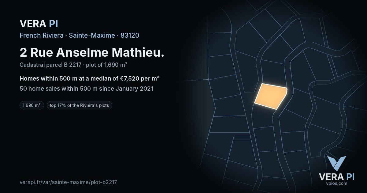 2 Rue Anselme Mathieu, Sainte-Maxime at night – the plot lit, the parcels around coloured by the prices near them