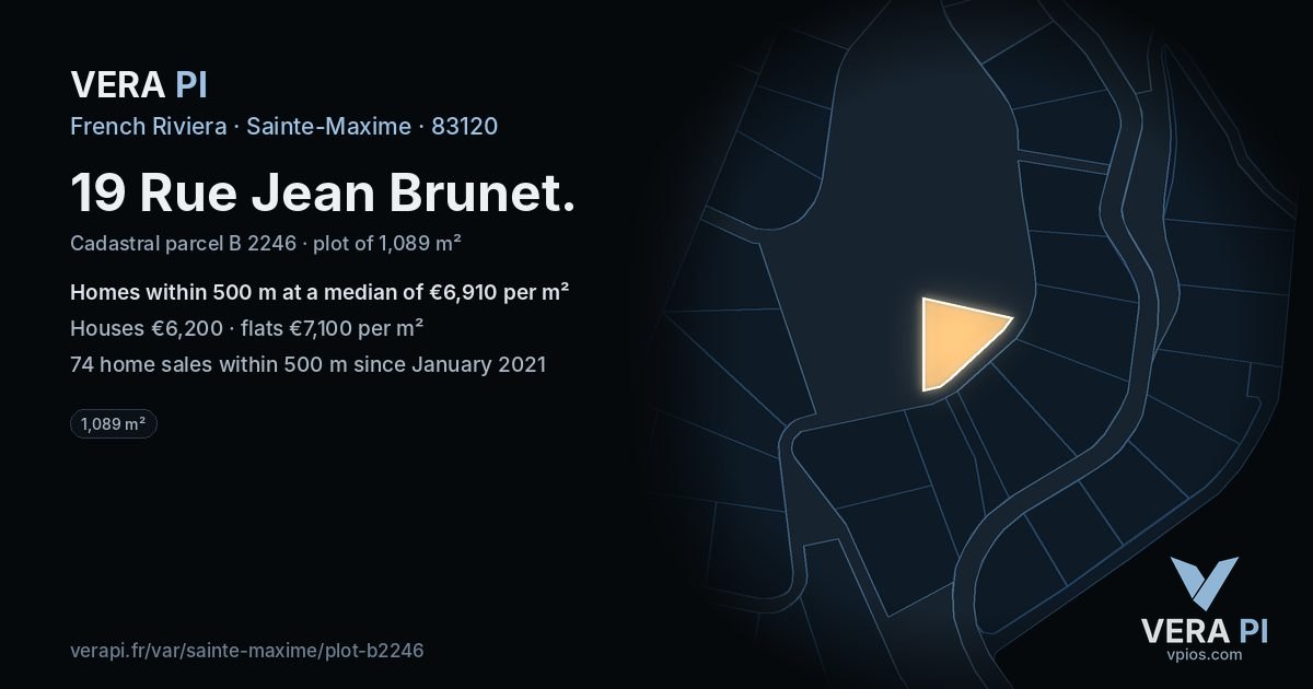 19 Rue Jean Brunet, Sainte-Maxime at night – the plot lit, the parcels around coloured by the prices near them