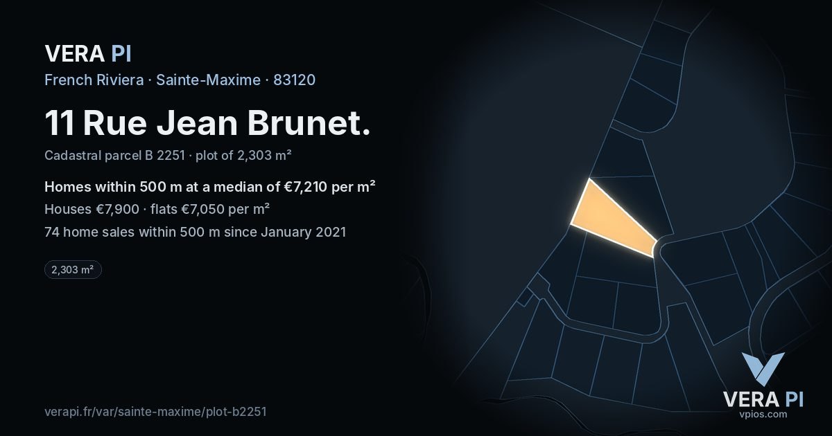 11 Rue Jean Brunet, Sainte-Maxime at night – the plot lit, the parcels around coloured by the prices near them