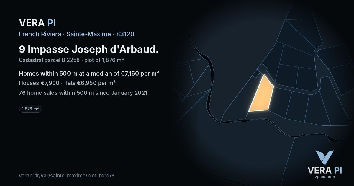 9 Impasse Joseph d'Arbaud, Sainte-Maxime at night – the plot lit, the parcels around coloured by the prices near them