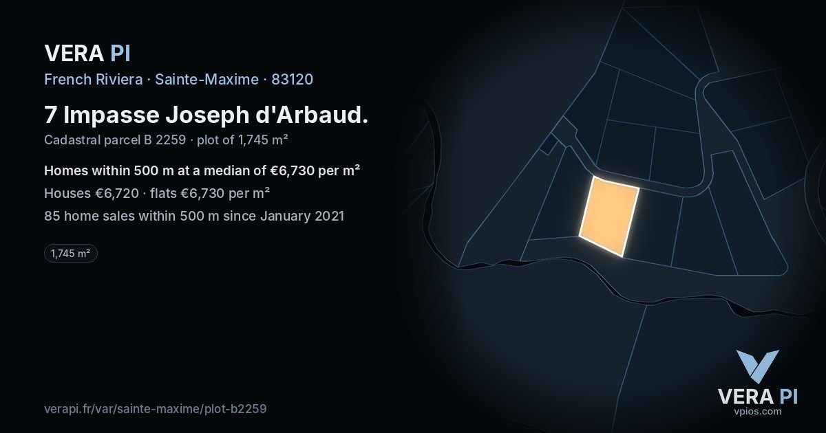 7 Impasse Joseph d'Arbaud, Sainte-Maxime at night – the plot lit, the parcels around coloured by the prices near them