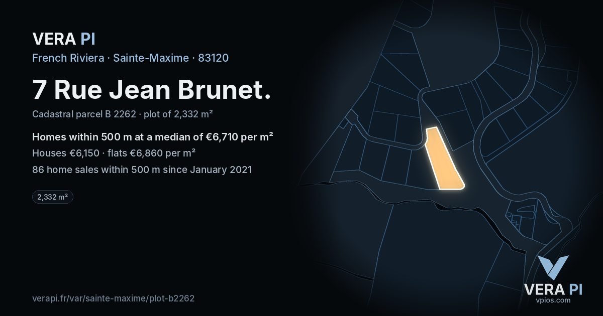 7 Rue Jean Brunet, Sainte-Maxime at night – the plot lit, the parcels around coloured by the prices near them