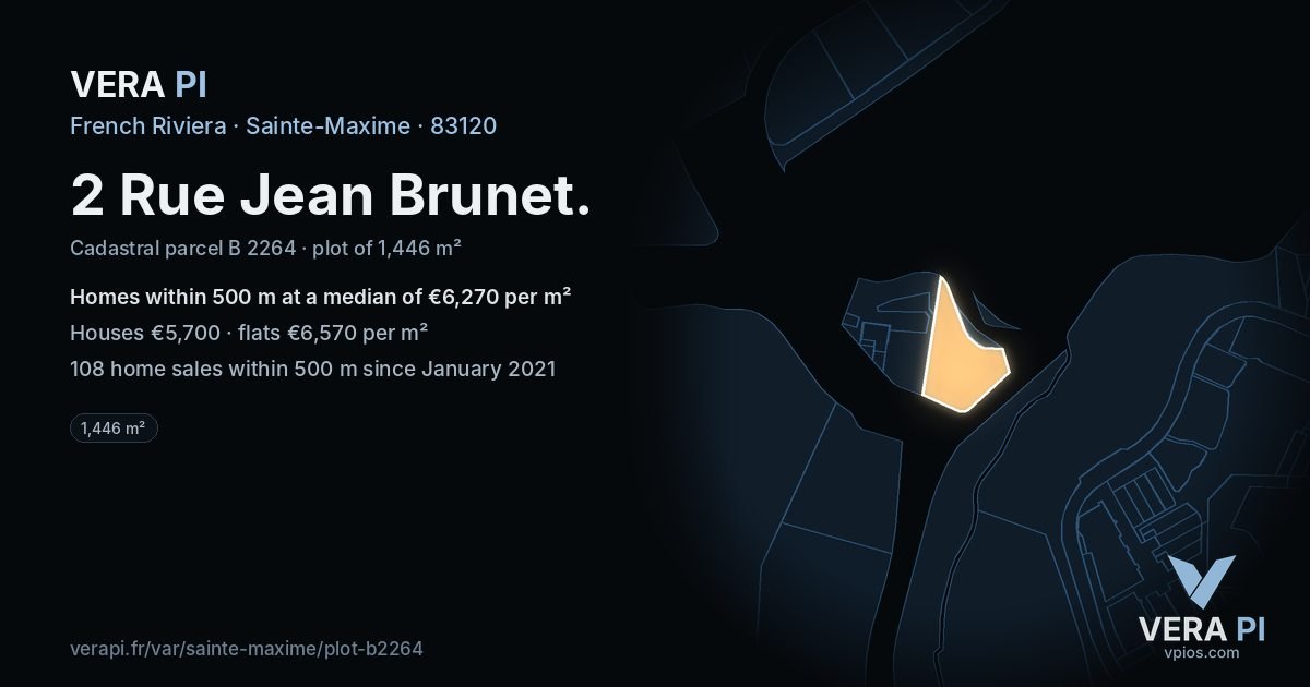 2 Rue Jean Brunet, Sainte-Maxime at night – the plot lit, the parcels around coloured by the prices near them
