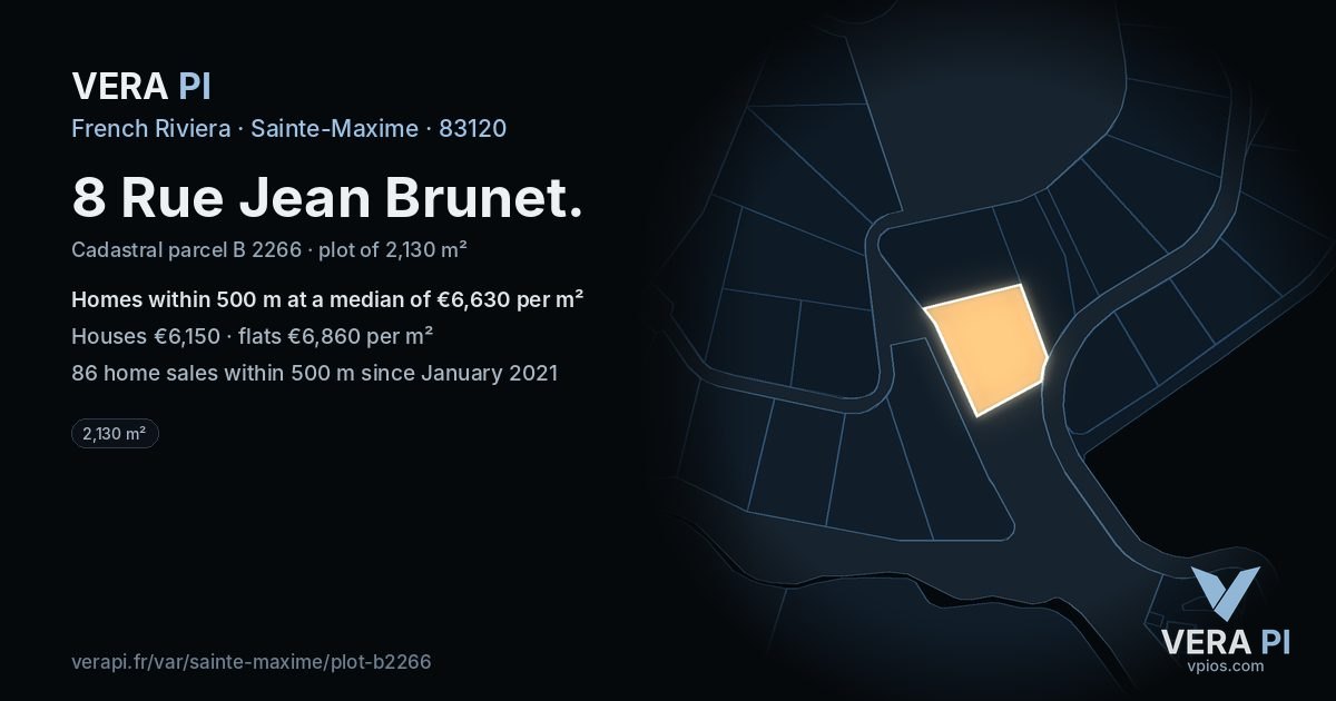 8 Rue Jean Brunet, Sainte-Maxime at night – the plot lit, the parcels around coloured by the prices near them
