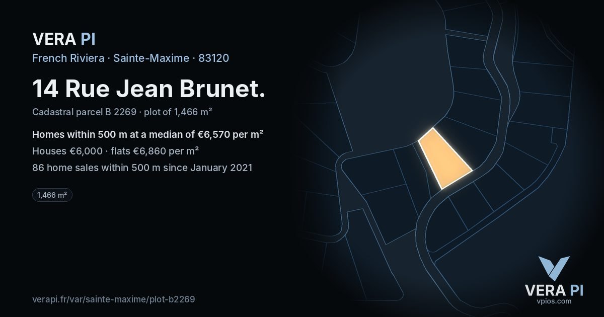 14 Rue Jean Brunet, Sainte-Maxime at night – the plot lit, the parcels around coloured by the prices near them