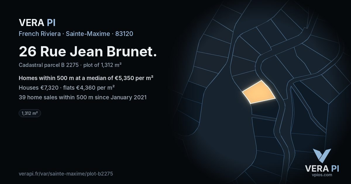 26 Rue Jean Brunet, Sainte-Maxime at night – the plot lit, the parcels around coloured by the prices near them