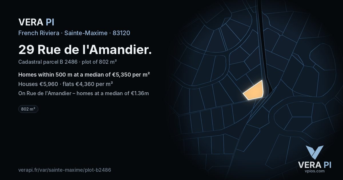 29 Rue de l'Amandier, Sainte-Maxime at night – the plot lit, the parcels around coloured by the prices near them