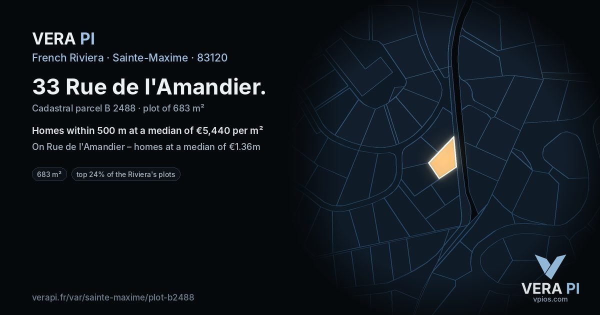 33 Rue de l'Amandier, Sainte-Maxime at night – the plot lit, the parcels around coloured by the prices near them