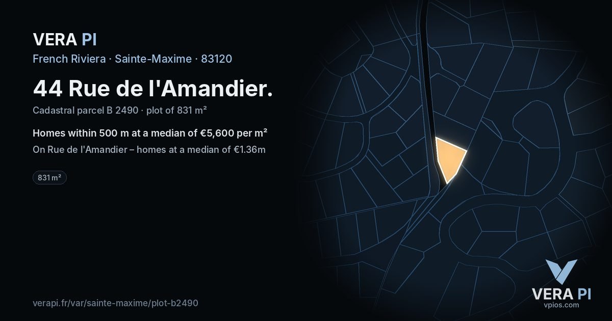 44 Rue de l'Amandier, Sainte-Maxime at night – the plot lit, the parcels around coloured by the prices near them