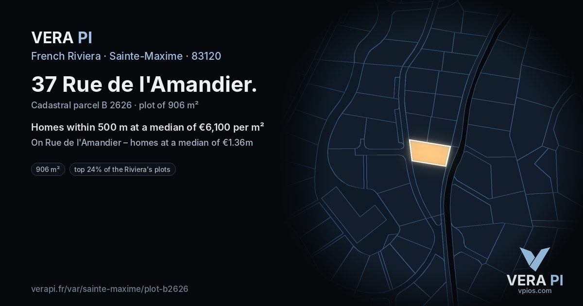 37 Rue de l'Amandier, Sainte-Maxime at night – the plot lit, the parcels around coloured by the prices near them