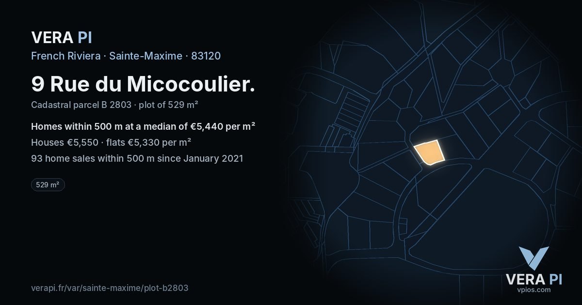 9 Rue du Micocoulier, Sainte-Maxime at night – the plot lit, the parcels around coloured by the prices near them